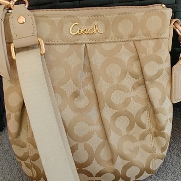 Coach Handbags - Women's Cute Authentic Coach Crossbody Bag